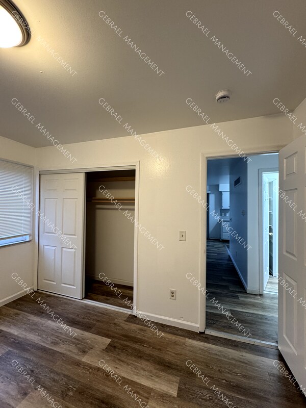 Building Photo - 3478 Ridgecliffe Dr