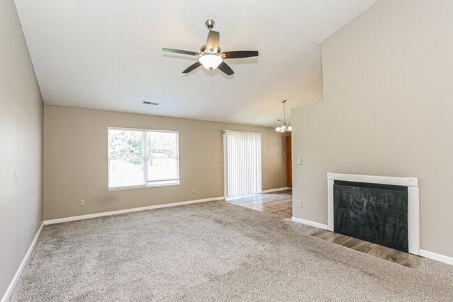Building Photo - 748 Hollowood Ln