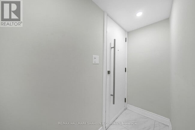 Building Photo - 31 Lochinvar Crescent