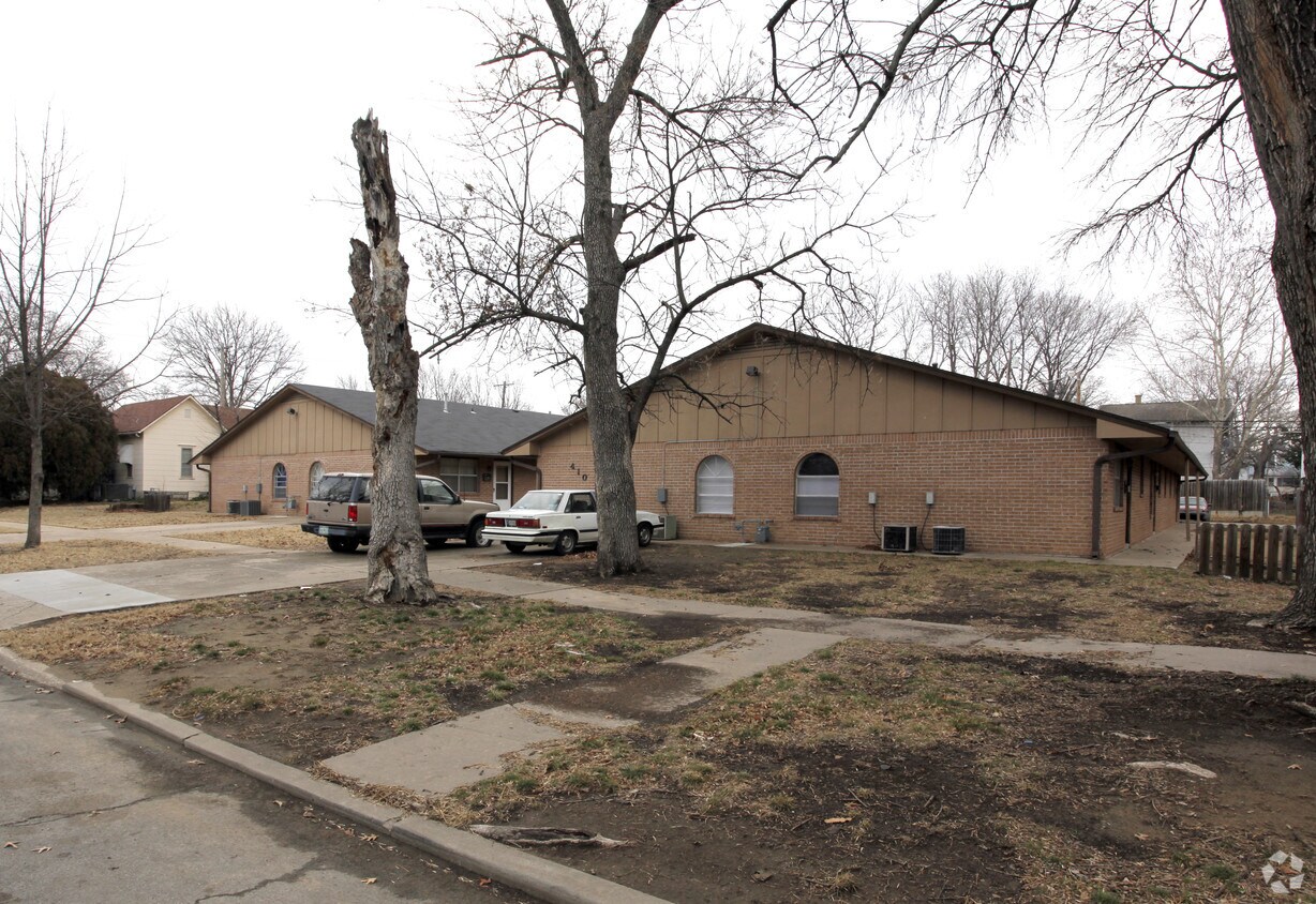 Primary Photo - 404 S Seneca Ave