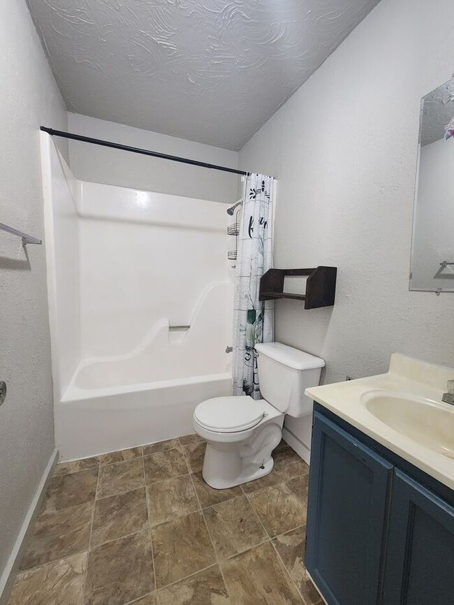 Building Photo - 129 Villa Dr