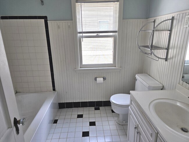 Full Bath - 2326 Monroe St