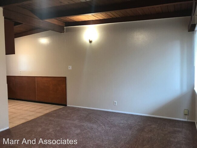 Building Photo - 2 br, 1 bath Apartment - 9300 Bancroft Ave