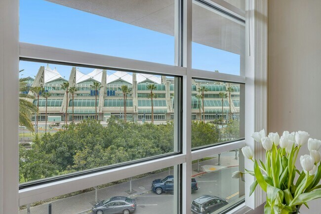 Building Photo - 350 K St