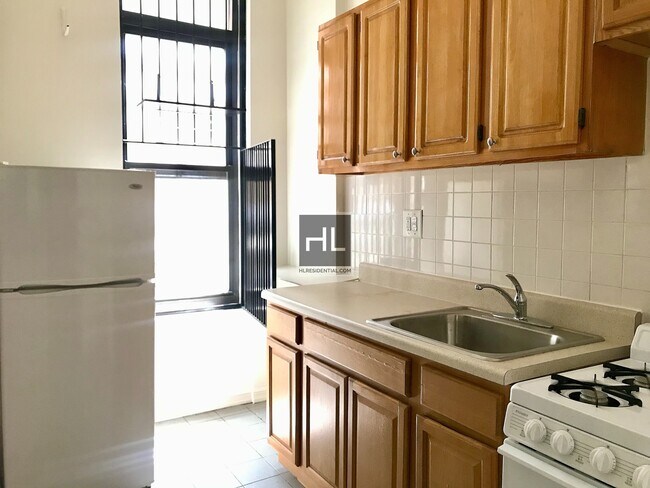 Building Photo - Super High Ceiling  2 Bedroom/1 Bathroom W...