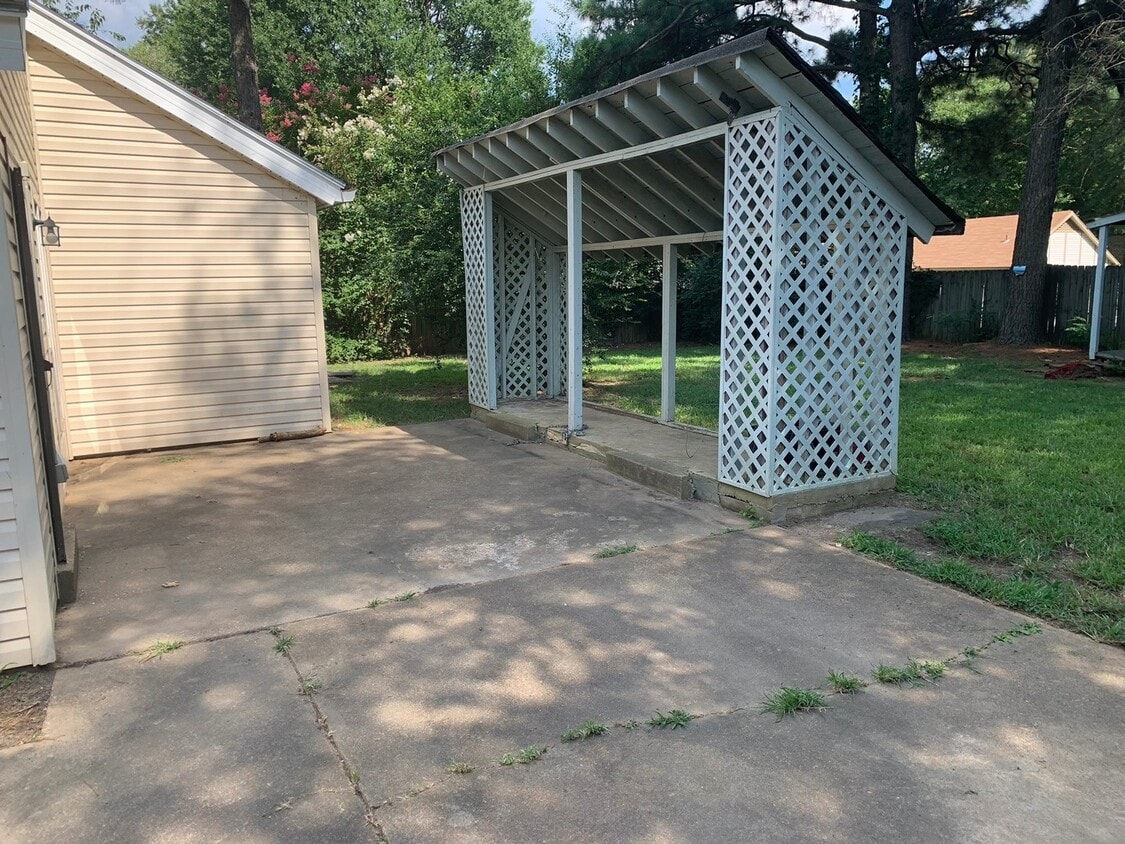 Building Photo - Under Repair