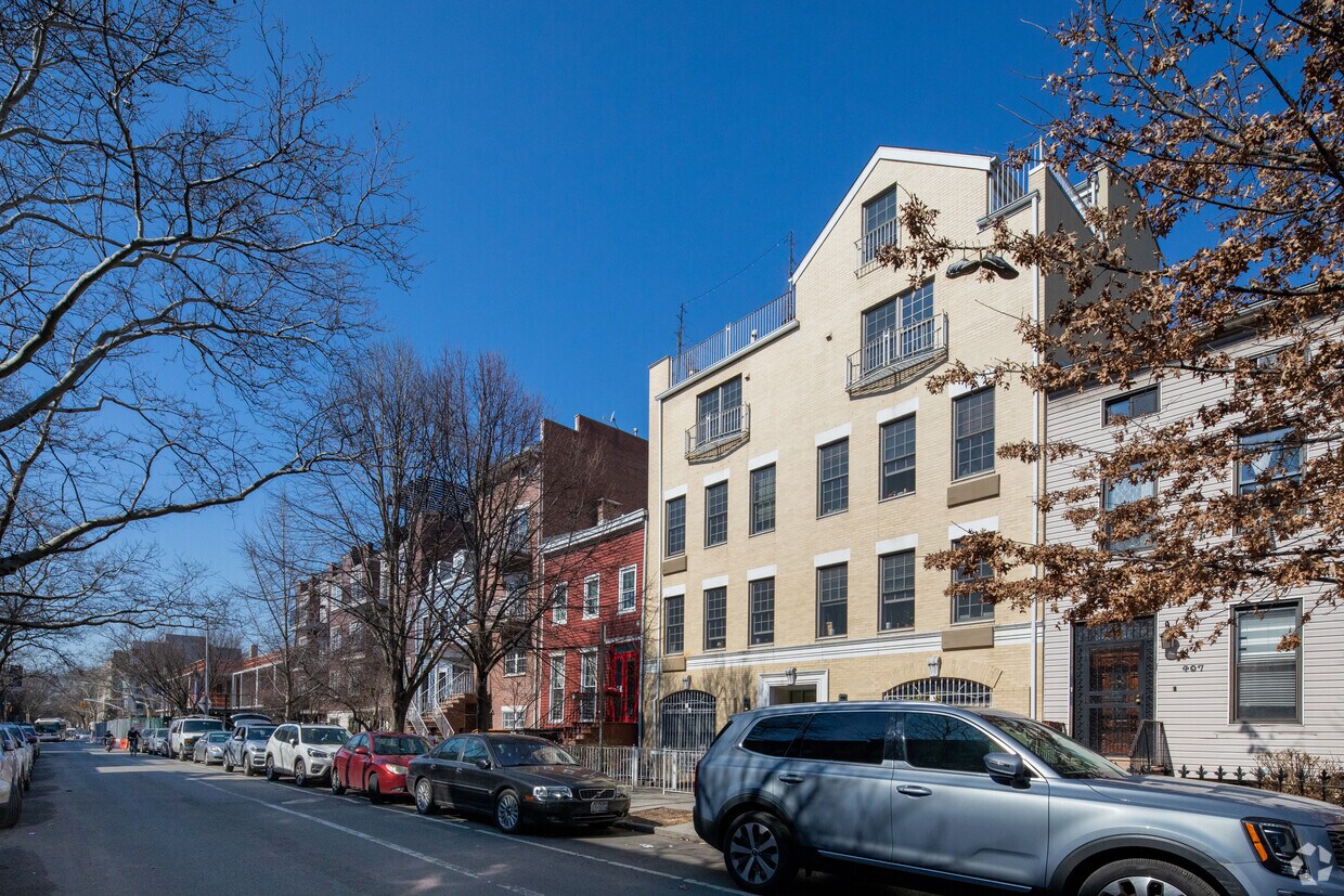 Building Photo - 405 Dean St