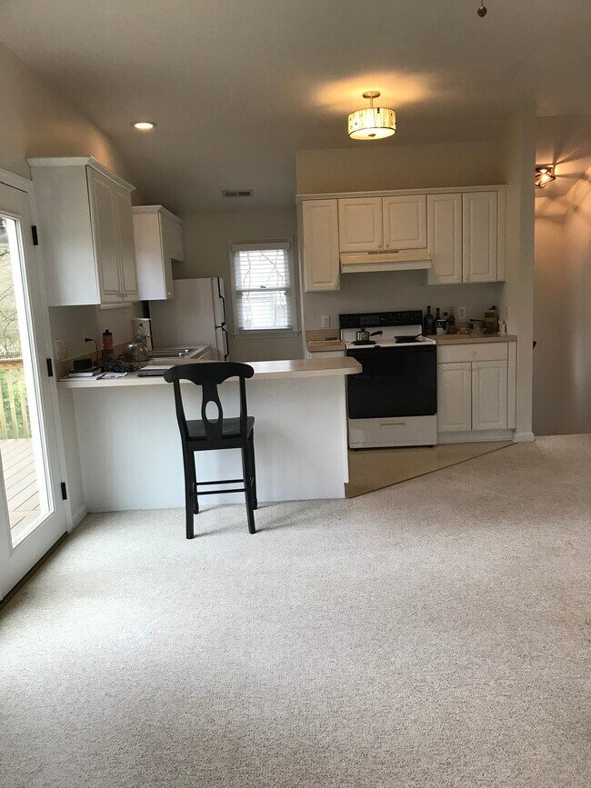 Kitchen - 304 Lindsay St