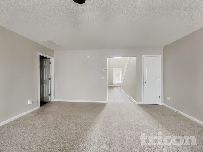 Foto del edificio - 4928 Bryant Dr