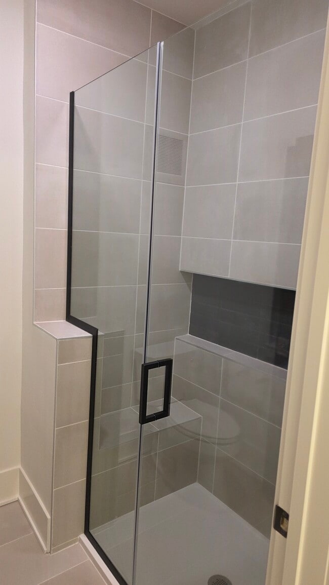 Guest Bathroom - 1044 Blue River Pky