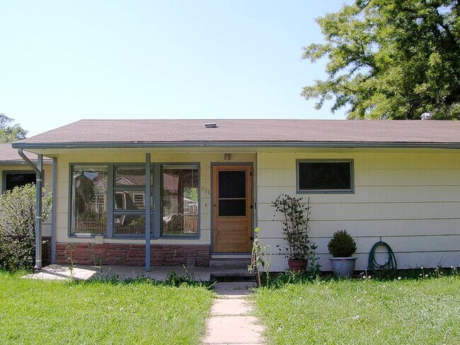 Building Photo - 511 Parker St