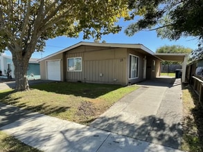 Building Photo - 12 Bryan Ave