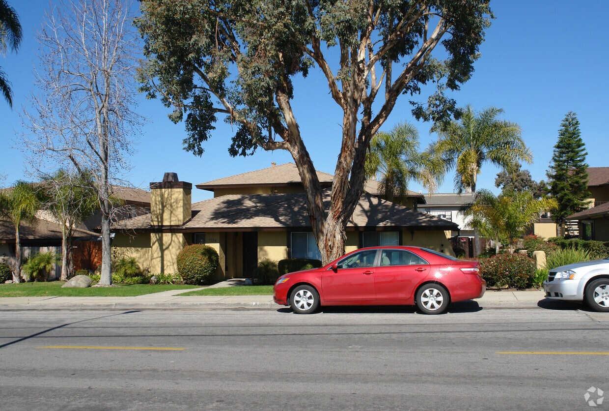 Building Photo - 1228 Palomar Pl