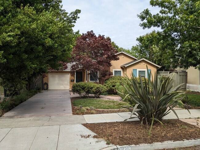 Foto del edificio - 1826 Coastland Ave