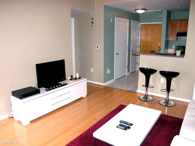 Building Photo - Studio, 1 bath  - 420 I St