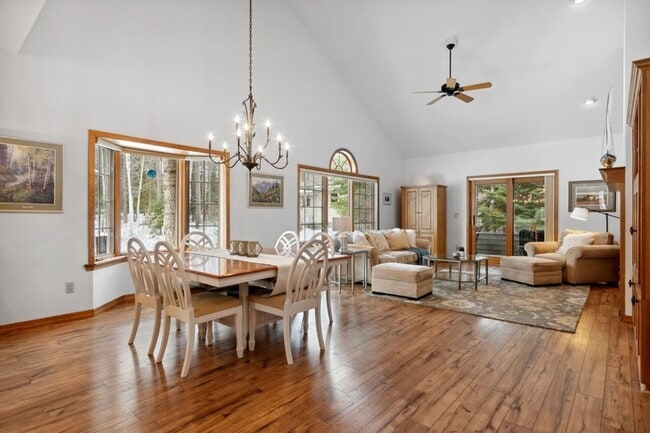 Foto del edificio - 3 bedroom, 2.5 bath townhome, close to Whitefish Lake State Park and the Golf Course