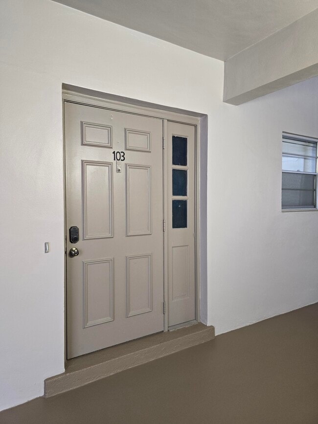 Building Photo - 2461 SW 82nd Ave