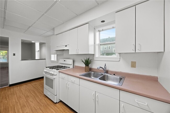 Building Photo - 142 W Ferry St