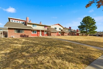 Building Photo - Charming 3 Bedroom Townhomes at Rockrimmon