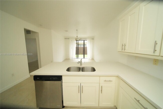 Foto del edificio - 10457 NW 61st St
