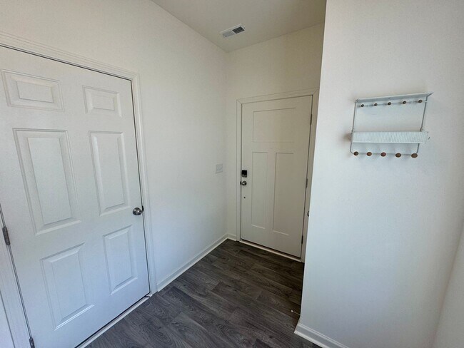 Building Photo - 3BR/2BA Townhouse in Mallard Creek
