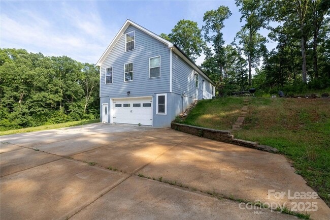 Building Photo - 242 Newport Dr