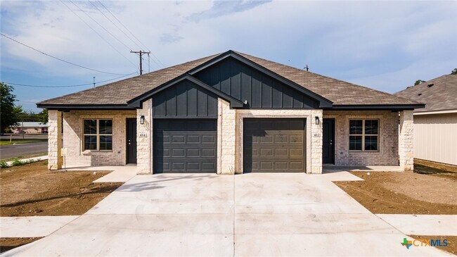 Foto del edificio - 414 W Avenue C