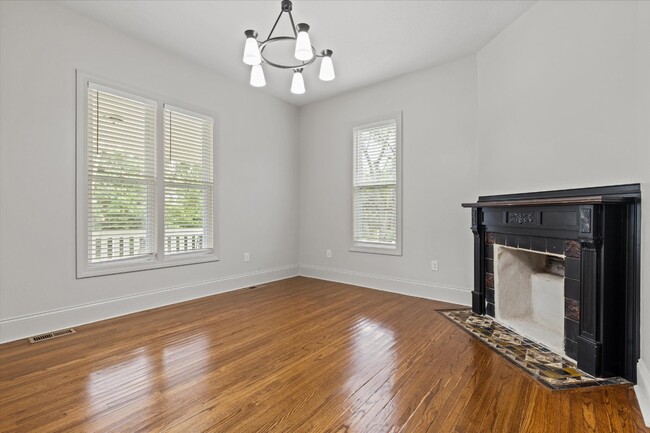 Building Photo - Stunning Fully Remodeled 2-Story Home in K...