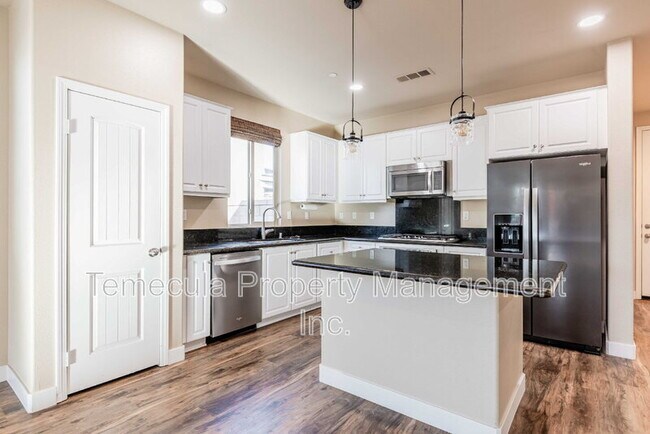 Building Photo - 30643 View Ridge Ln