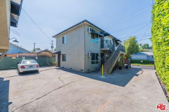 Foto del edificio - 4727 Lincoln Ave