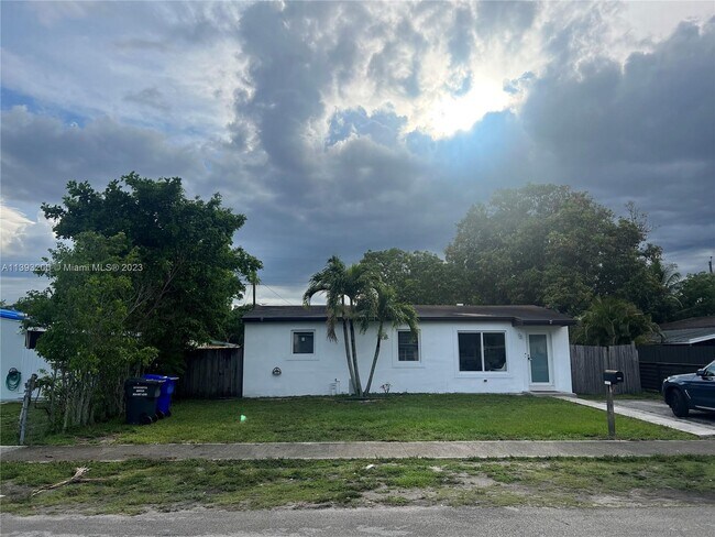 Building Photo - 1520 N 70th Ave