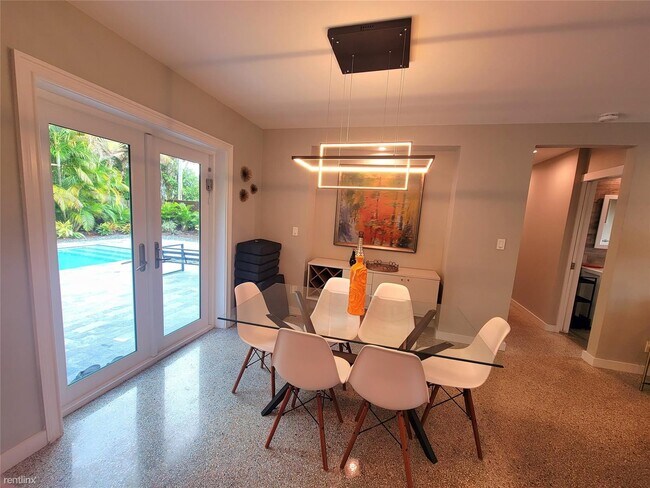 Foto del edificio - 3 br, 2 bath House - 425 NE 28th St