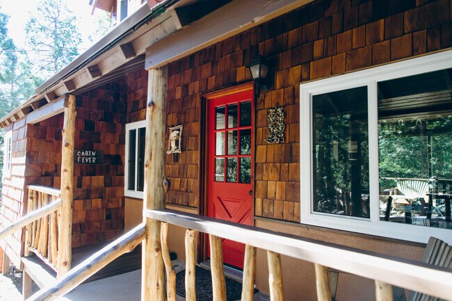 Foto del edificio - 25400 Scenic Dr