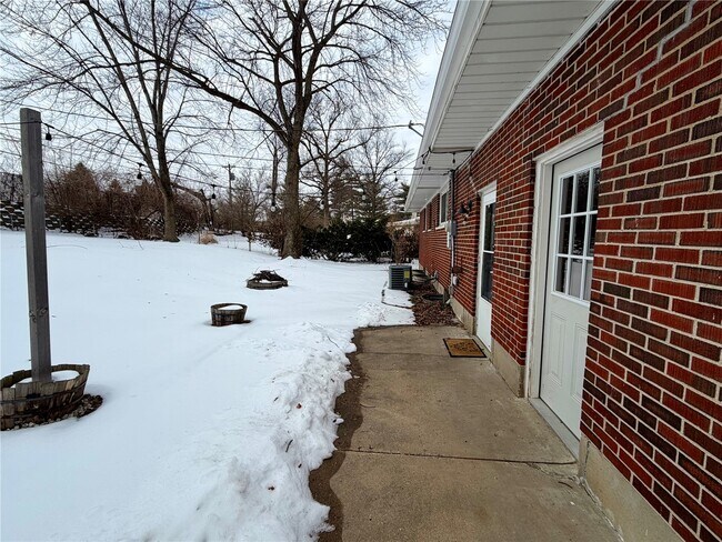 Foto del edificio - 317 Thomas Ave