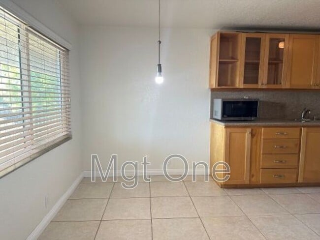 Photo - 1000 Central Ave House