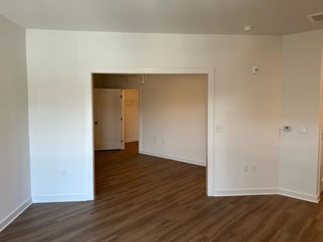 Foto del edificio - Beautiful New Construction in Gated Community within Minutes to Downtown!