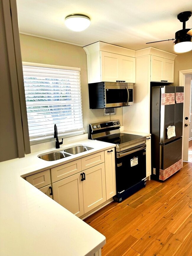Building Photo - Charming 3BR House in Atlanta