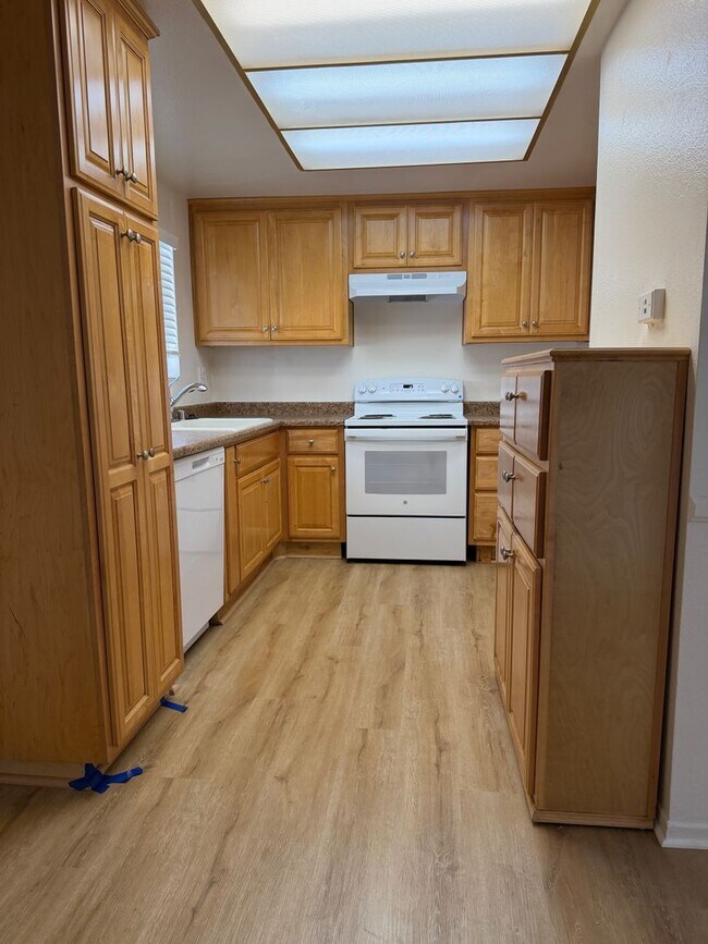 Foto del edificio - Newly Remodeled 3 Bedroom, 2 Bath Condo wi...