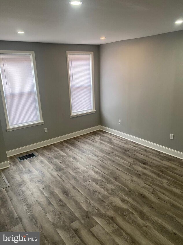 Foto principal - 3259 Chatham St