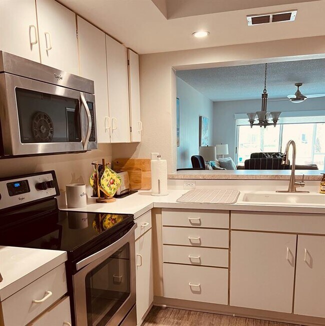 Building Photo - 9300 Clubside Cir