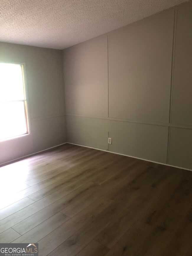 Foto del edificio - 983 Squirrel Hollow Rd