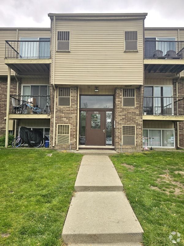 Building Photo - 38255 Fairway Ct