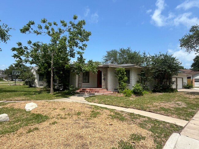 Foto del edificio - UPDATED HOME IN LAMAR PARK!!