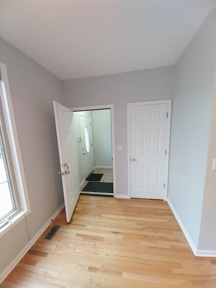 Foto del edificio - 4552 N Newland Ave