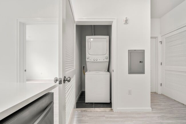 Building Photo - 51 E Main St