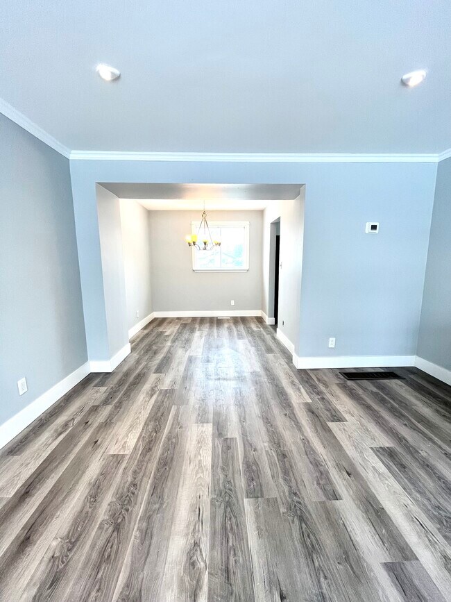 Building Photo - 95 Leaside Dr
