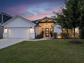 Building Photo - 7119 Rosado Dr
