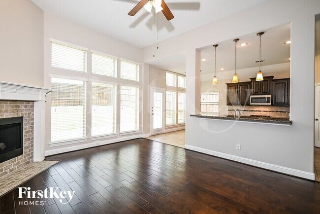 Foto del edificio - 2921 Regents Park Ln