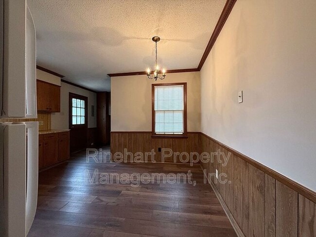 Building Photo - 1141 Eisenhower Rd