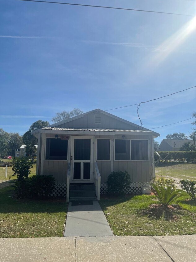Primary Photo - Coming Soon 2 bed 1 bath!